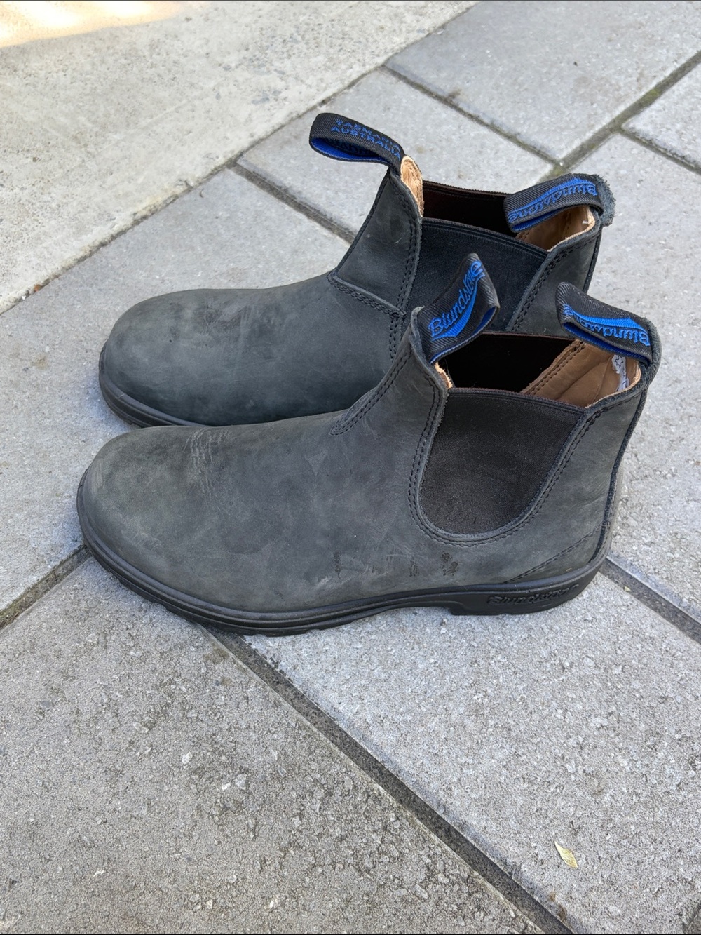 Blundstone Men or women Black Chukka BLUNDSTONEPull-On Boots with Blue Pull Tabs
